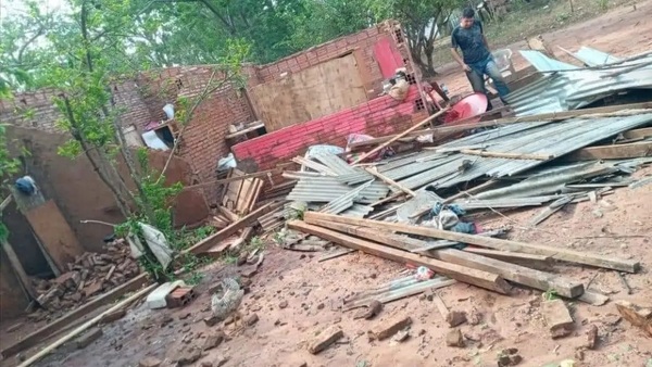 Temporal dejó sin viviendas a más de 30 familias en Concepción - Noticiero Paraguay