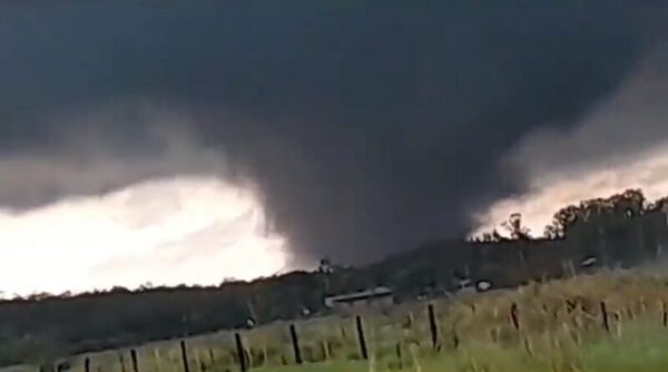 Tornado arrasó compañías del departamento de Cordillera
