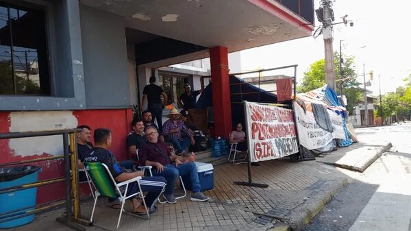 Guardiacárceles en huelga de hambre siguen sin respuesta del Ministerio de Justicia - Nacionales - ABC Color
