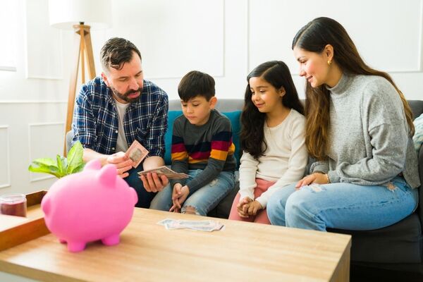 Educación financiera en el Paraguay: ¿Por qué es importante que inicie a edad temprana y cómo ayuda a evitar fraudes? - MarketData