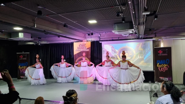 El ballet folclórico de adultos Che La Reina triunfa en Colombia
