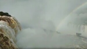 Debido a crecida del agua, cierran pasarela de las cataratas del Iguazú, lado brasileño