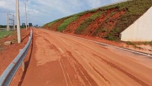 Deslizamiento en la Ruta PY02, inundaciones y cables sueltos tras fuerte temporal - Nacionales - ABC Color