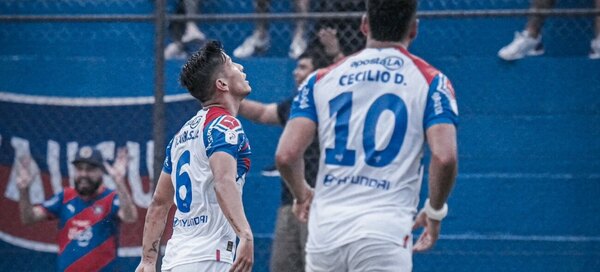 Versus / Ofensivo y con una novedad a última hora: Este es el once de Cerro para el superclásico
