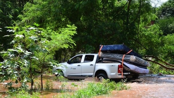 Evacúan a unas 60 familias en zona baja de CDE por crecida del río Paraná