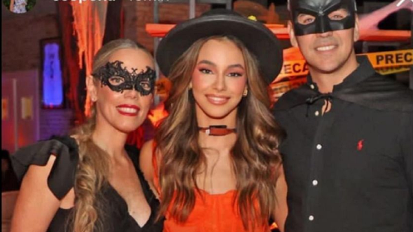 Peña se disfraza de Batman, mientras "Ciudad Gótica se ve envuelta en caos", cuestionan