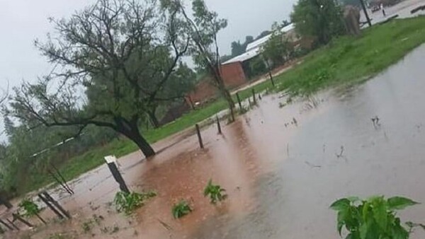 Temporal afecta a más de 50 familias de Mauricio José Troche
