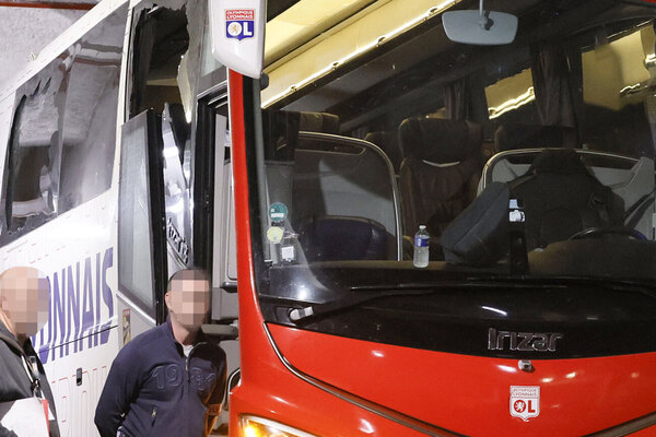 Versus / El partido entre Lyon y Marsella fue suspendido por incidentes previos