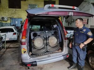 Polución sonora en Luque: aprehenden a un hombre e incautan vehículo con parlantes - Policiales - ABC Color