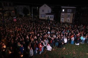 Una vigilia en Lewiston recuerda a los fallecidos por el tiroteo más grave del año en EEUU - Mundo - ABC Color