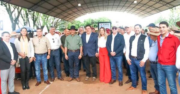 La Nación / La honestidad y el trabajo sacarán al departamento adelante, dice gobernador