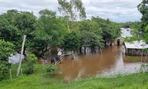 Yacyretá asiste a familias afectadas por las tormentas - Informatepy.com