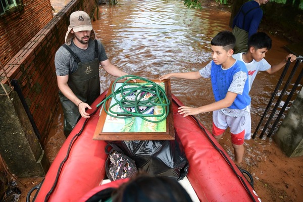 Ciudad del Este: familias de dos barrios en situación crítica por inundaciones - ADN Digital