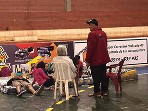 Habilitaron polideportivo municipal de Hernandarias como albergue transitorio para afectados por inundaciones | DIARIO PRIMERA PLANA