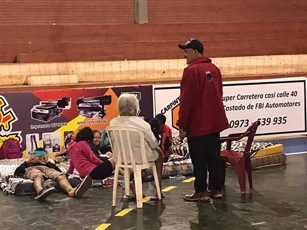 Habilitaron polideportivo municipal de Hernandarias como albergue transitorio para afectados por inundaciones | DIARIO PRIMERA PLANA