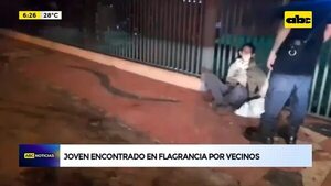 Video: joven encontrado en flagrancia por vecinos - ABC Noticias - ABC Color