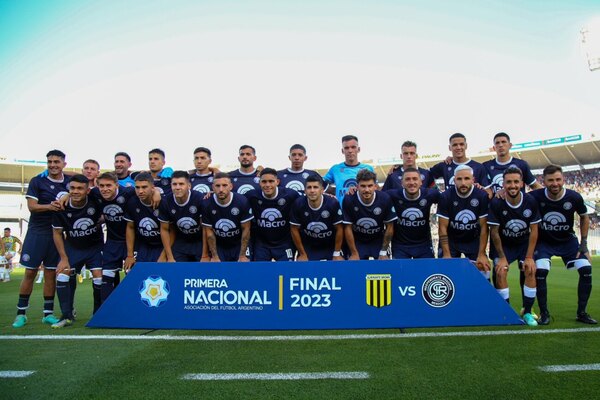 Versus / Independiente Rivadavia logra un histórico ascenso con Alex Arce como gran figura