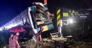 La Nación / Accidente de trenes en India deja 13 víctimas