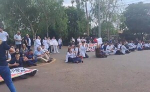 Bloquean ruta PY07 para exigir insumos y más personal para hospital