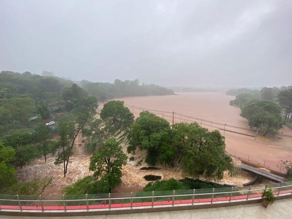 ALERTA POR INUNDACIONES EN LAS ZONAS BAJAS DE CDE - La Voz del Norte