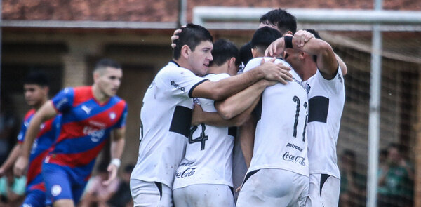 Versus / Olimpia festejó en el clásico de Reserva