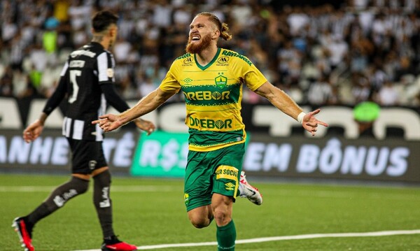 Botafogo, líder del Brasileirao, perdió ante el Cuiabá del paraguayo Isidro Pitta
