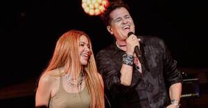 Diario HOY | Shakira sorprende a Carlos Vives en concierto y cambia letra de "La Bicicleta"