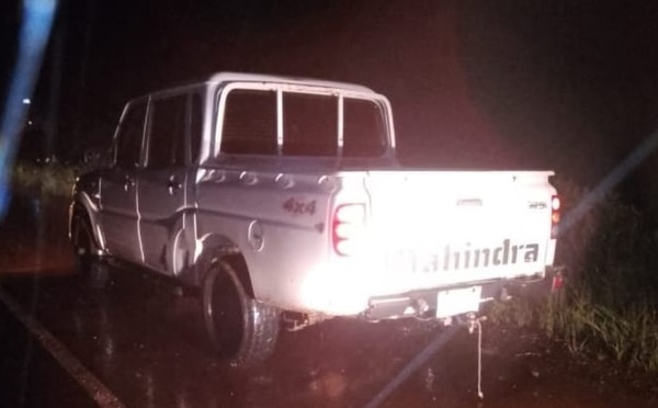 Diario HOY | Camioneta con funcionarios del MUVH fue baleada en Itapúa