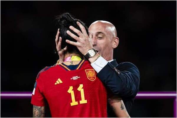 Prohíben actividades futbolísticas por 3 años a Luis Rubiales