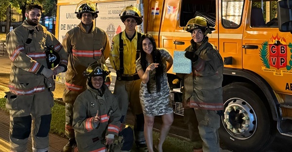 El Halloween de Norita terminó con bomberos reales en su casa - EPA
