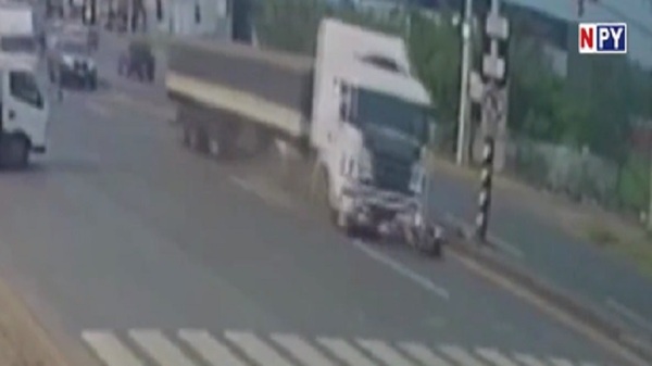 Motociclista sobrevive a impactante accidente - Noticias Paraguay