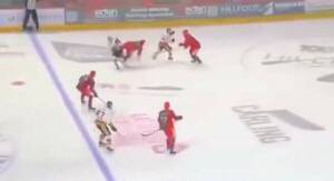 ¡Impactante! Jugador de hockey sobre hielo muere desangrado luego que un patín le corte el cuello