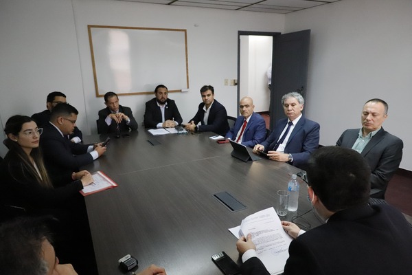 Podrían reintegrar a despedidos de Itaipú y luego investigar amaños | 1000 Noticias