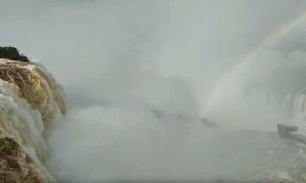 Debido a crecida del agua, cierran pasarela de las cataratas del Iguazú, lado brasileño – Prensa 5