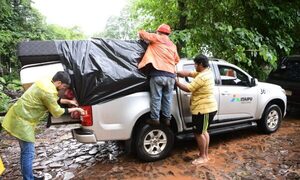 Prosigue asistencia de ITAIPU y otras instituciones a familias afectadas por crecida del río Paraná