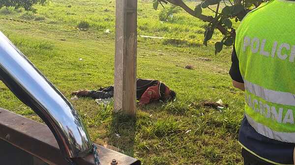 Transeúntes informaron sobre hallazgo de cadáver en un barrio de Pedro Juan Caballero - Oasis FM 94.3