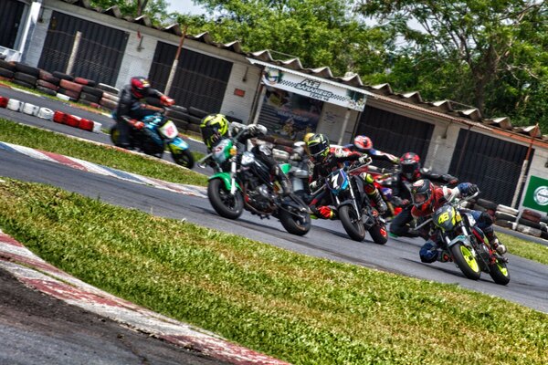 Versus / Las motos de la AMVP tuvieron su cierre espectacular en Ñu Guazú