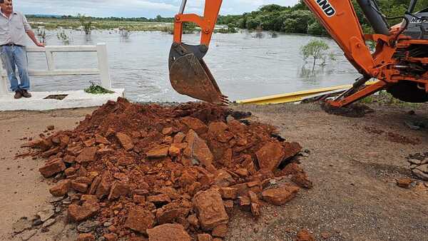 Temporal afecta puente de acceso a Mbocayaty del Yhaguy desde Santa Elena