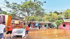 Crecida del Paraná desata alerta en CDE