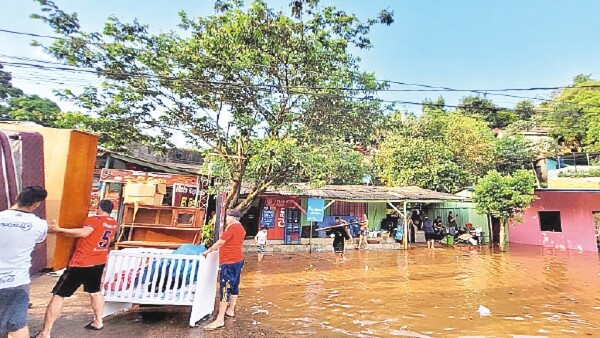 Crecida del Paraná desata alerta en CDE