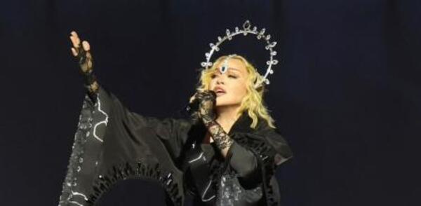 Madonna se emociona y llora ante su público "es un milagro a estar aquí"