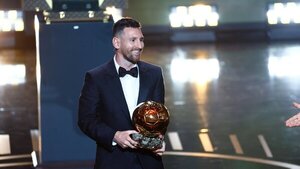 Messi dedica su Balón de Oro a Maradona
