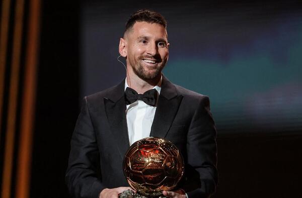 Messi gana el Balón de Oro por octava vez en su carrera - trece