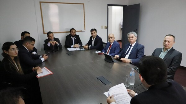 Desvinculados de Itaipú amenazan con demanda si no hay acuerdo