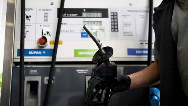 Gobierno argentino presiona a petroleras ante protestas por falta de combustible