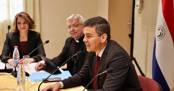 La Nación / Obispos recibieron a Santiago Peña en el primer día de la asamblea general de la CEP