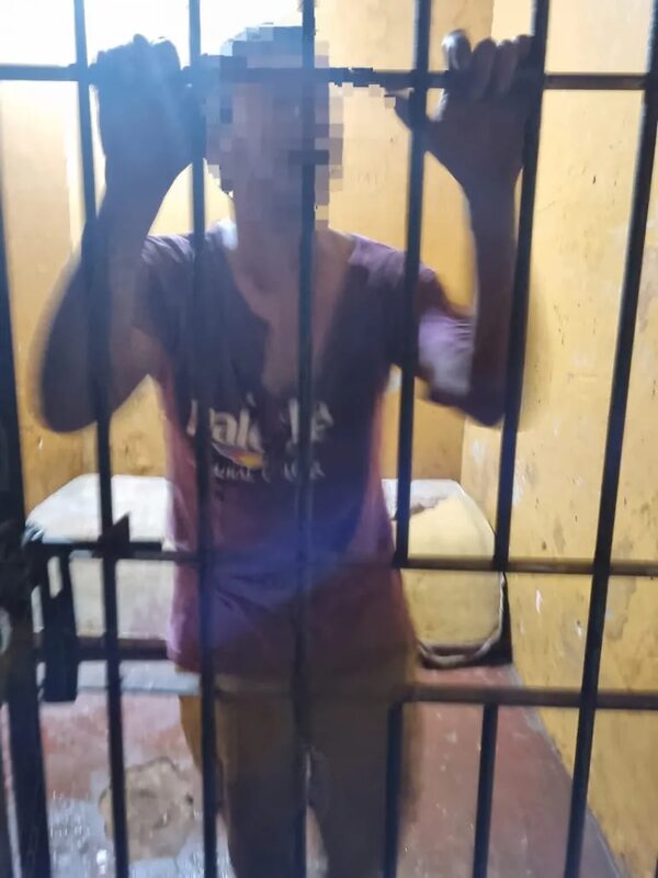 Adicto irrumpe en una vivienda y casi mata a un anciano - ABC en el Este - ABC Color