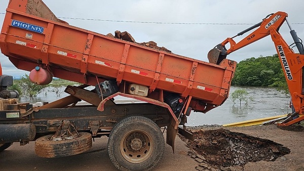 MOPC repara cabecera de puente dañado por temporal en Mbocayaty del Yhaguy