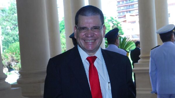 Senador cartista adelanta que buscarán otro momento para aumento de salarios