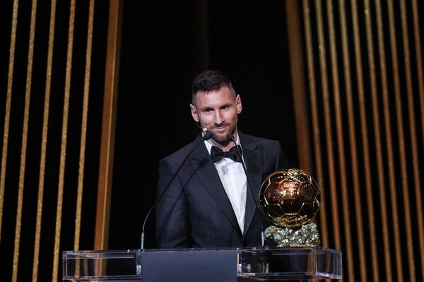 Lionel Messi gana el Balón de Oro por octava vez - Oasis FM 94.3